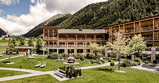 Alpine Wellness Hotel Masl in Valles